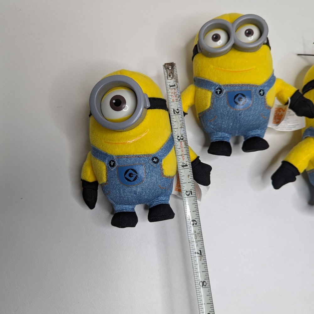 Minions Plush Set - Picture 4 of 6